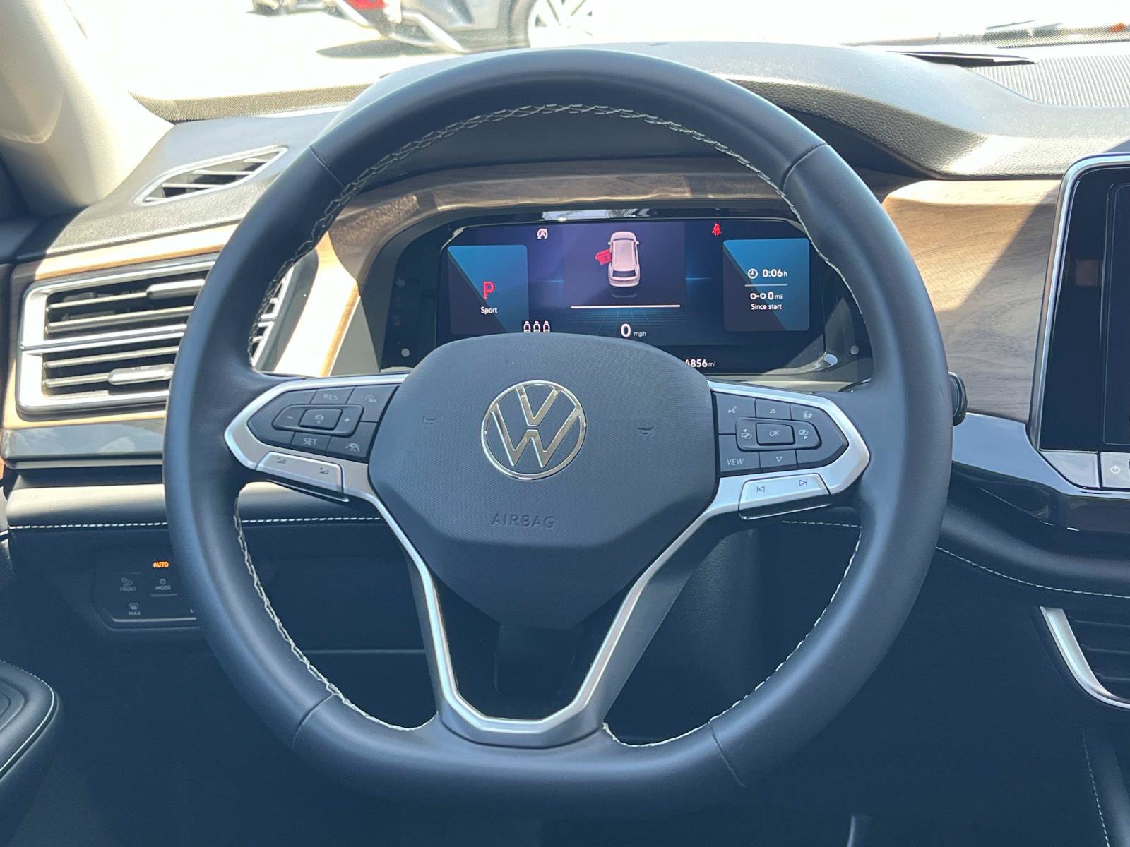 Certified 2025 Volkswagen Atlas SE FWD image 8