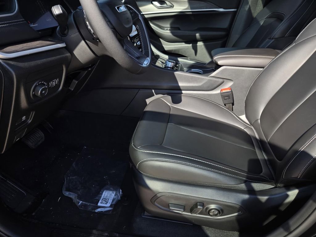 New 2025 Jeep Grand Cherokee Limited image 18