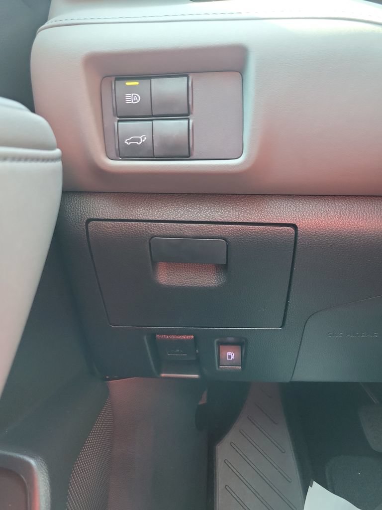 Certified 2021 Toyota Highlander XLE FWD image 29