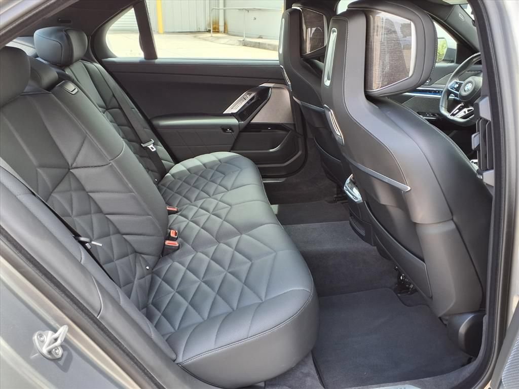 Used 2023 BMW 740i RWD image 10
