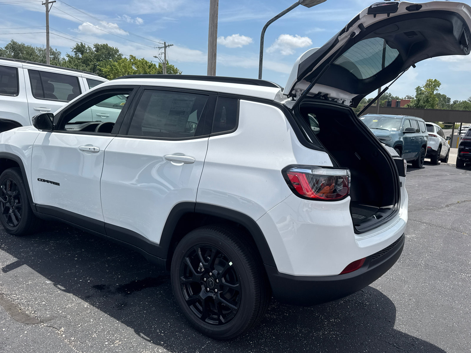 New 2026 Jeep Compass Latitude AWD/4WD image 17