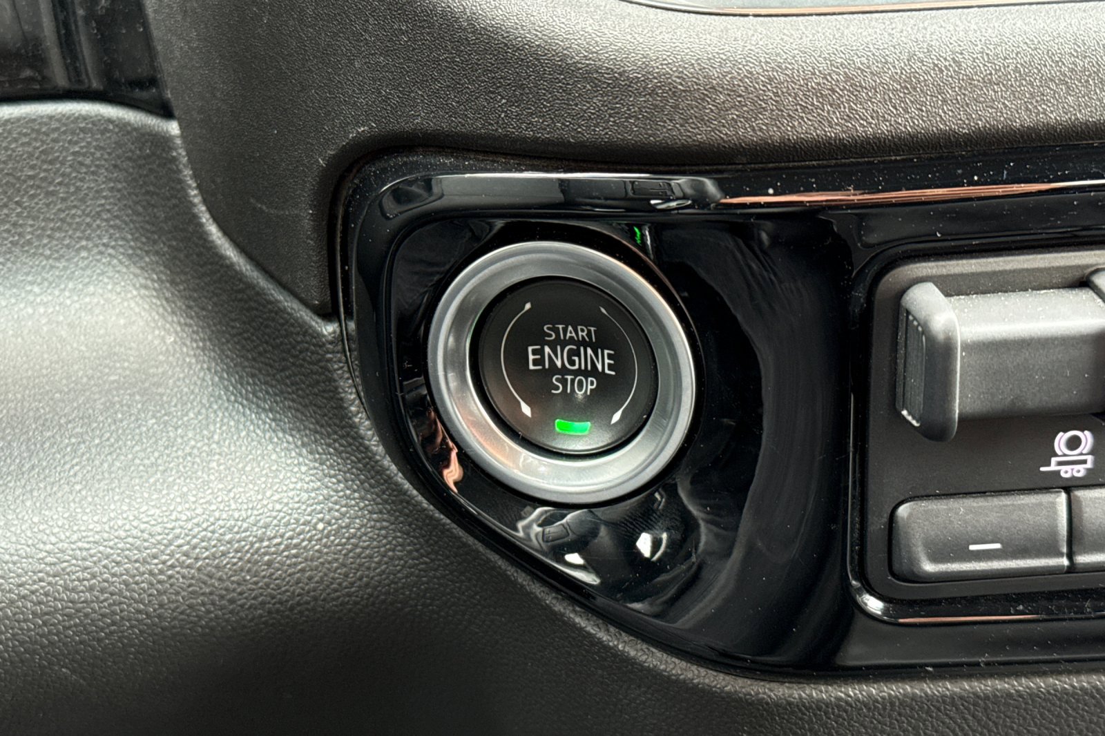 Used 2025 GMC Sierra 1500 SLT image 29