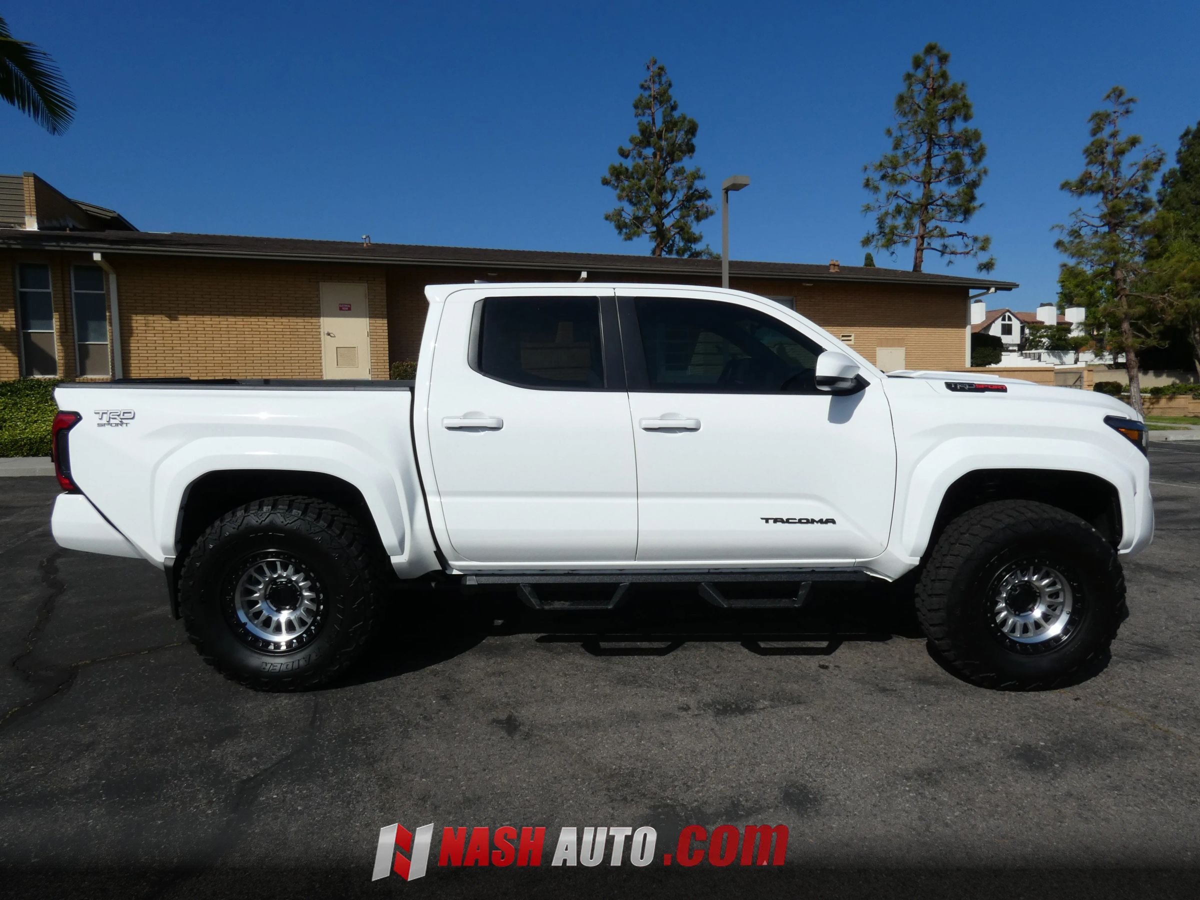 Used 2025 Toyota Tacoma TRD Sport AWD/4WD image 6