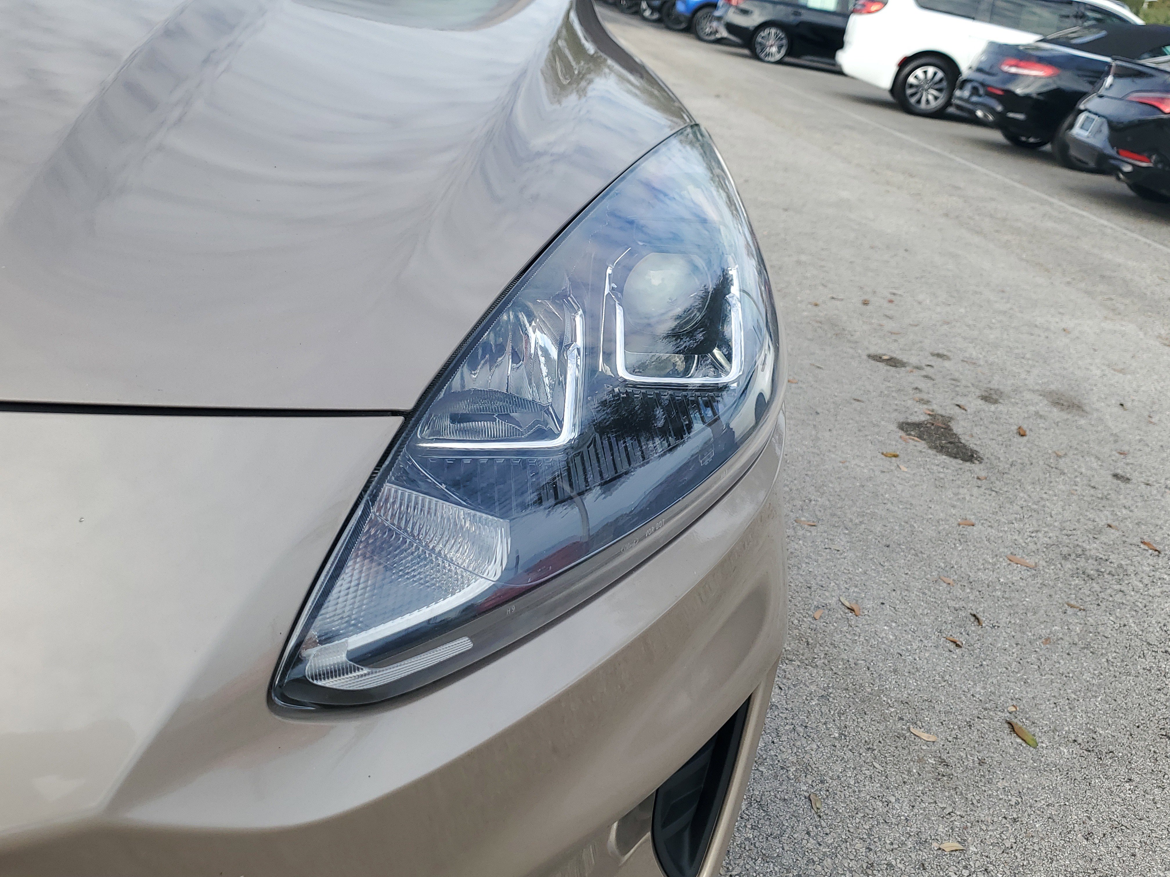 Used 2021 Ford Escape SE w/ SE Sport Appearance Package image 3