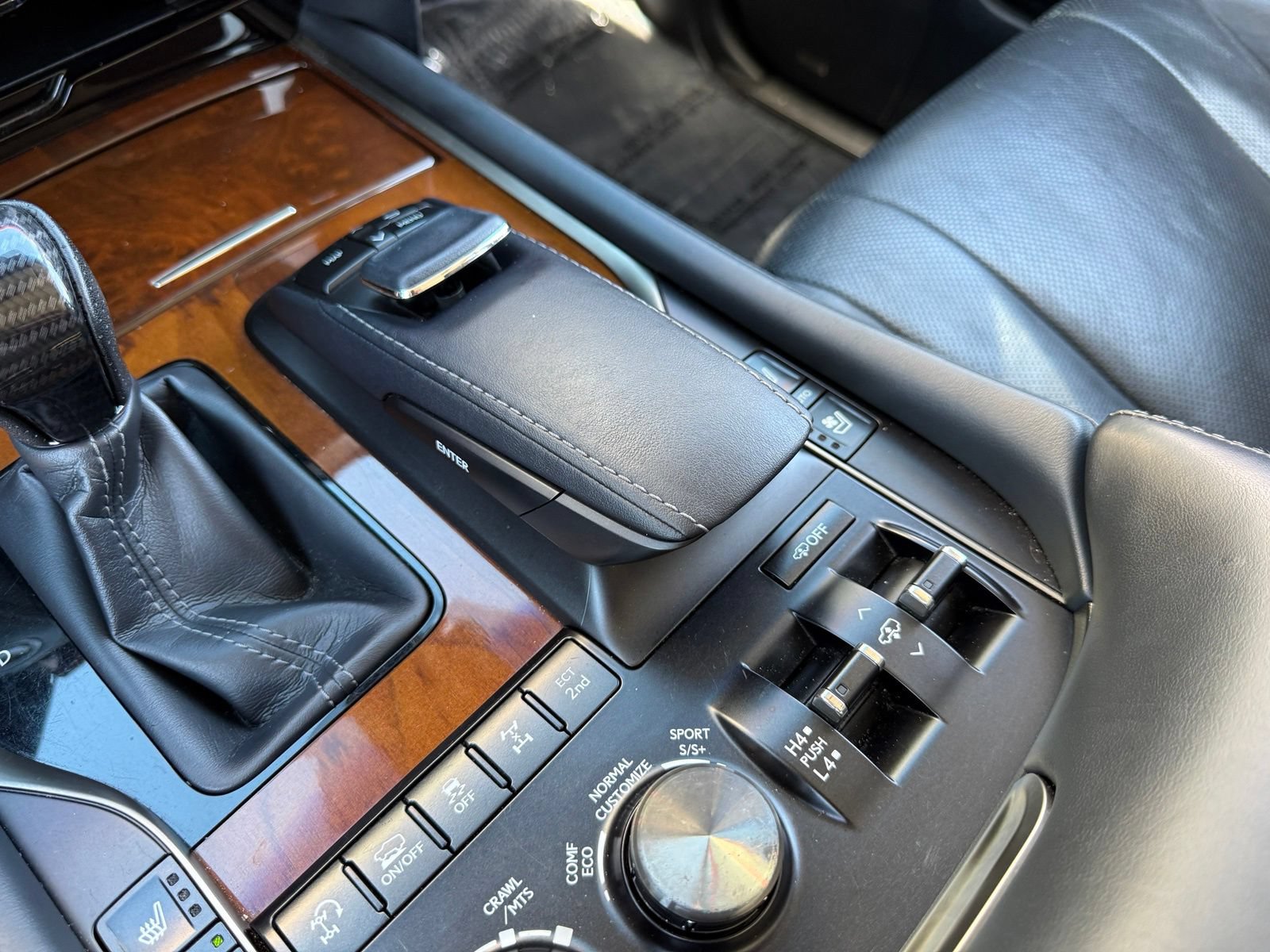 Used 2019 Lexus LX 570 4WD w/ Luxury Package image 29