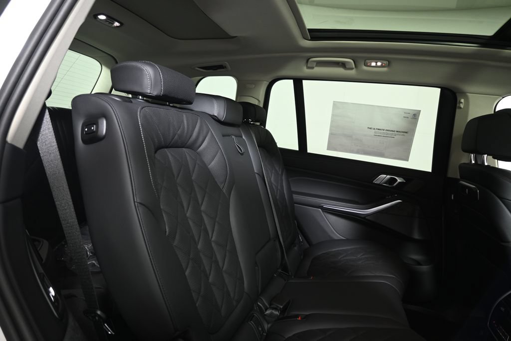 Used 2027 BMW X7 xDrive40i AWD/4WD image 36