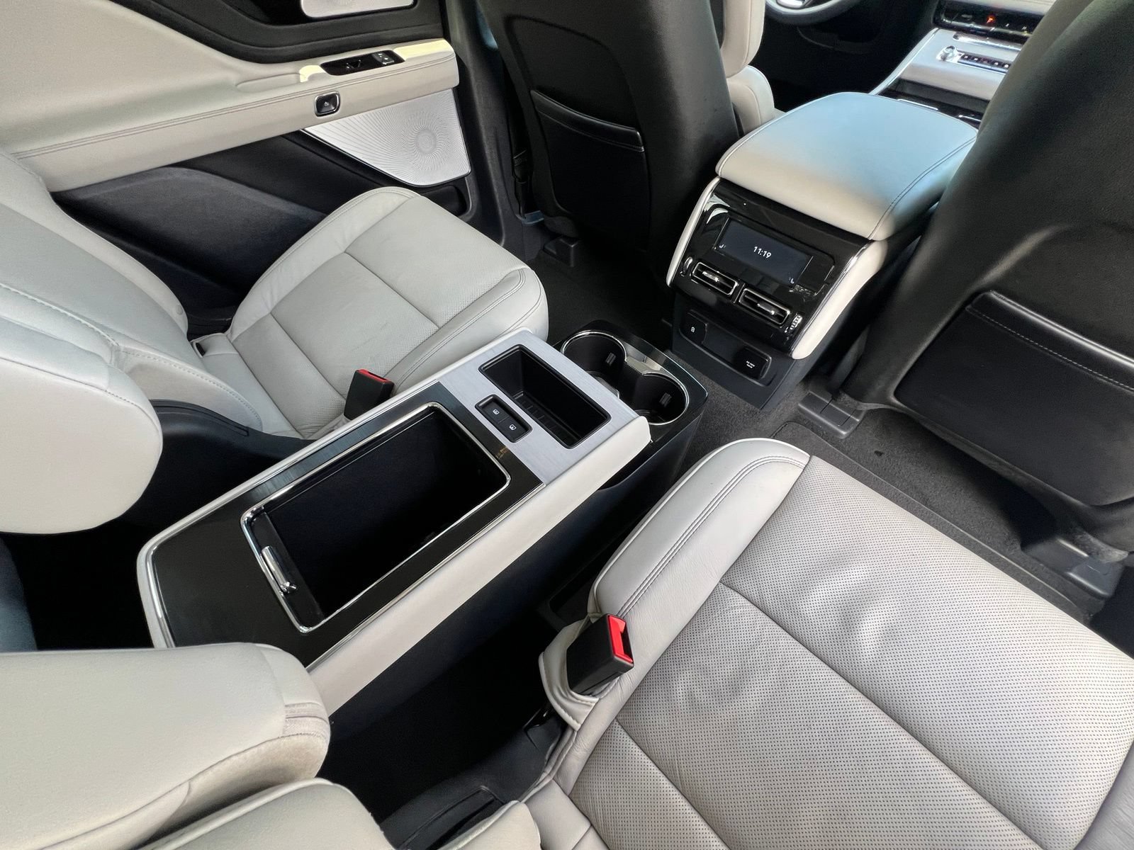 Used 2025 Lincoln Aviator Reserve w/ Equipment Group 201A AWD/4WD image 21