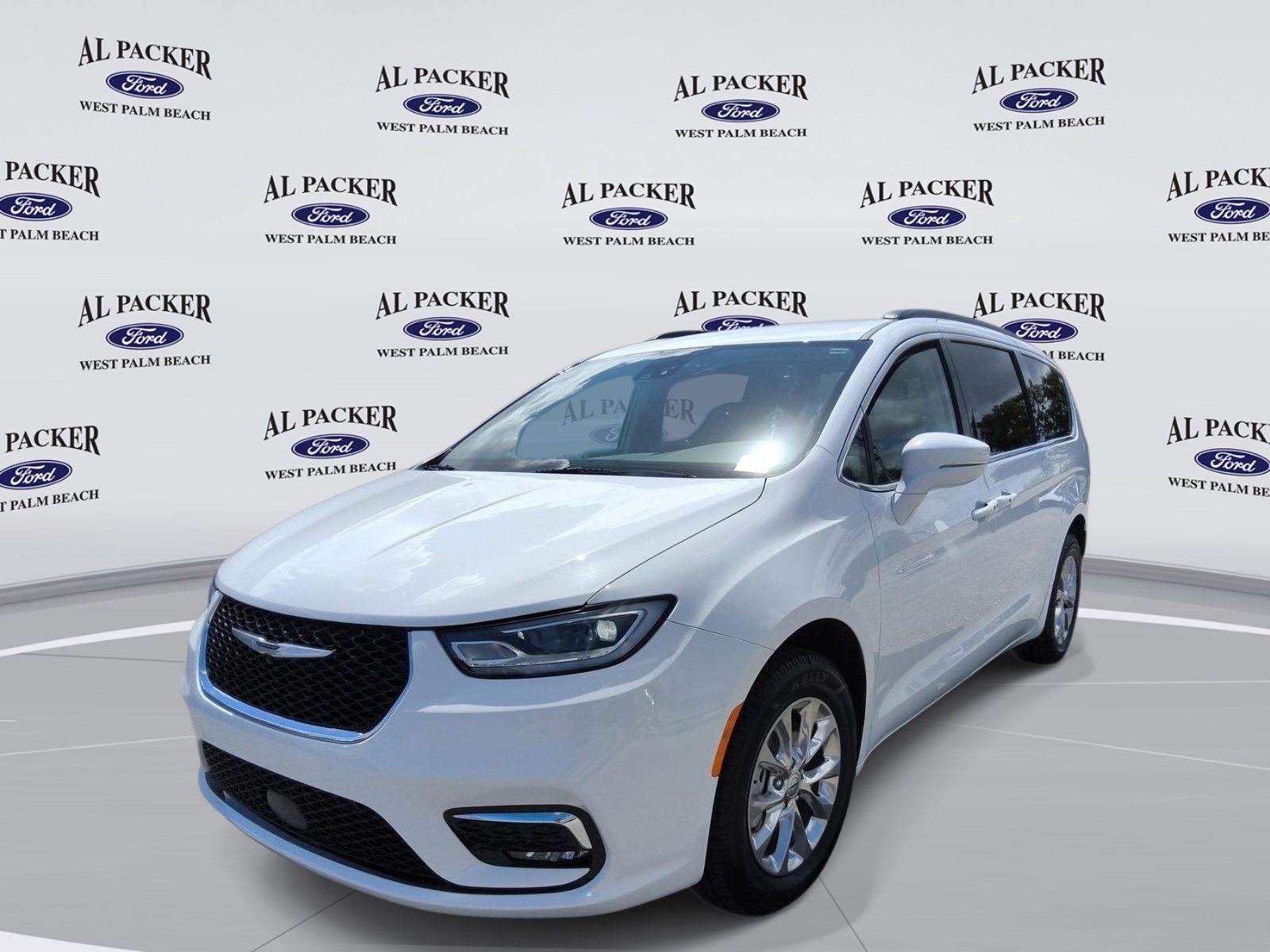 Used 2022 Chrysler Pacifica Touring-L image 1