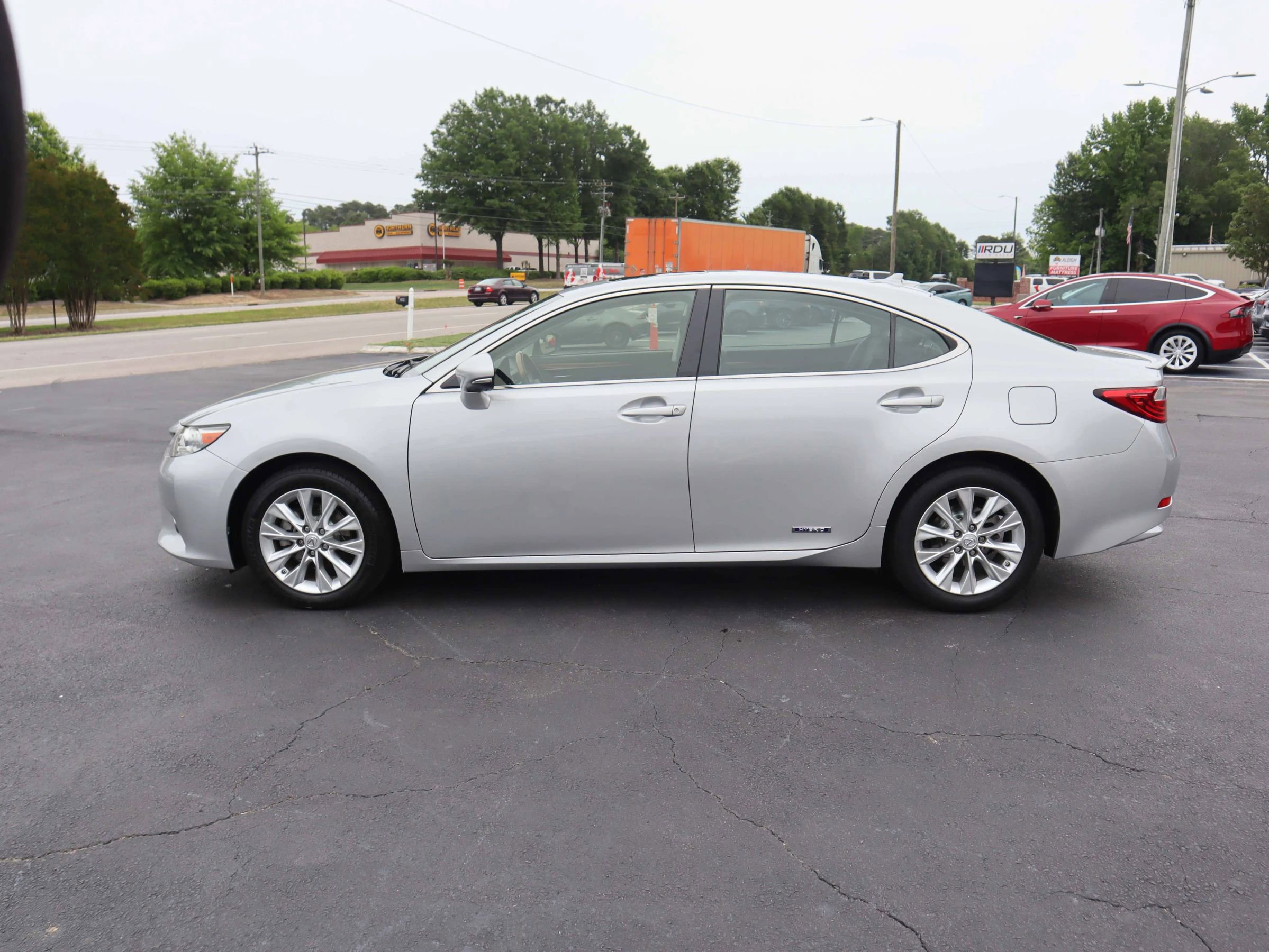 Used 2013 Lexus ES 300h w/ Luxury Pkg FWD image 8