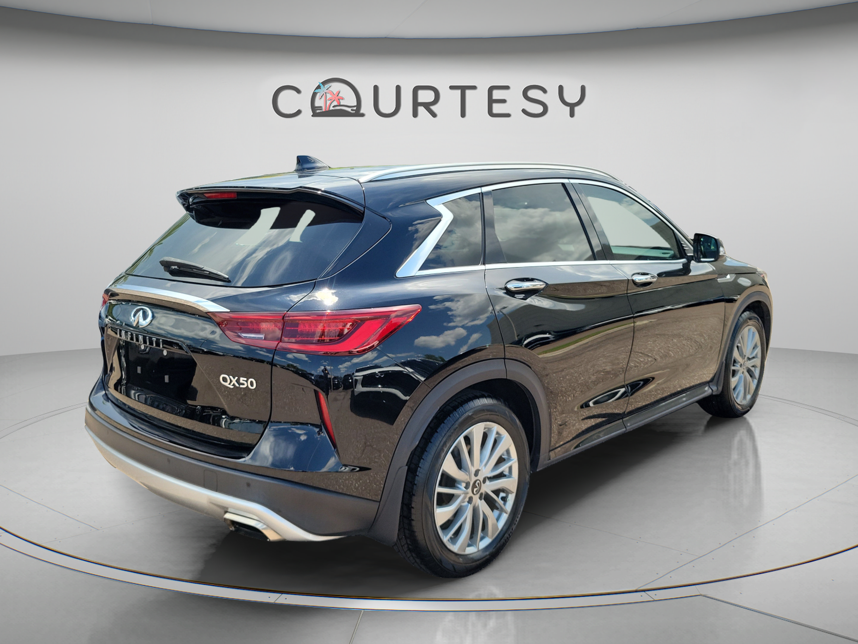 Used 2023 INFINITI QX50 Luxe FWD image 5