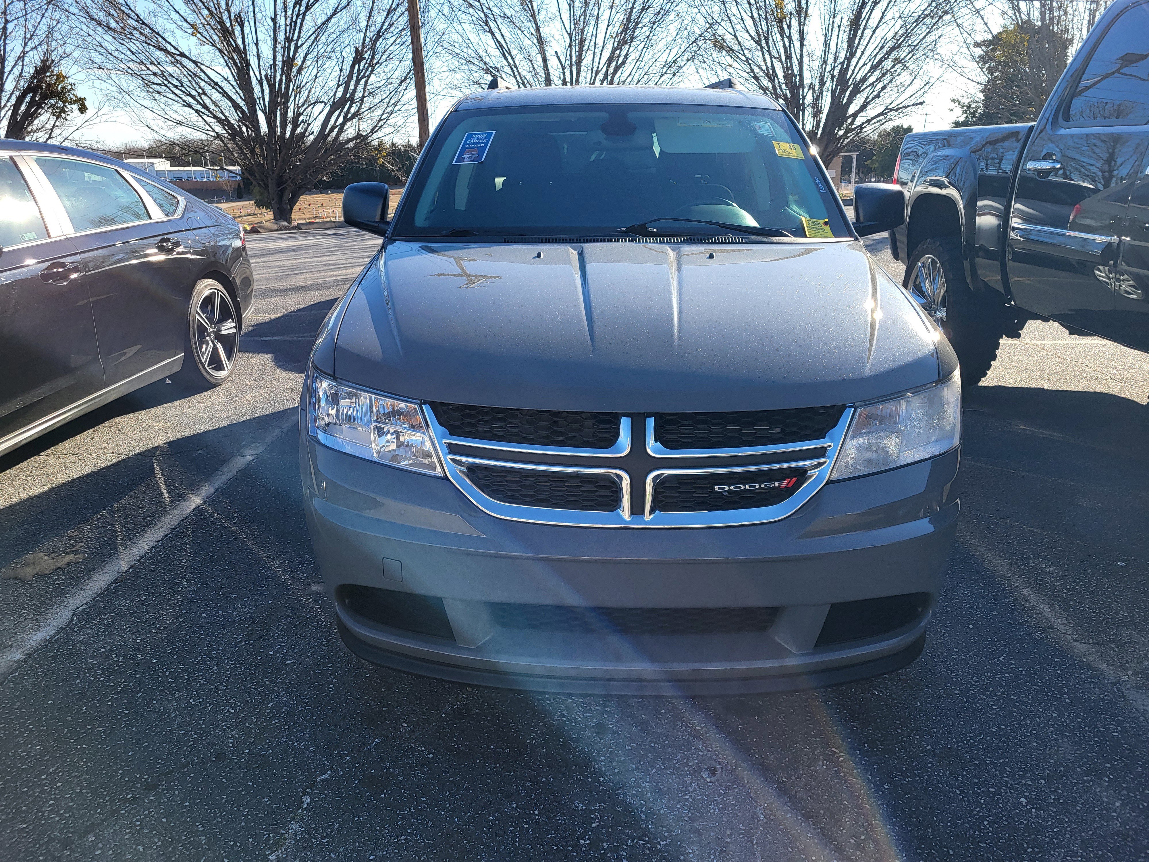 Used 2020 Dodge Journey SE w/ SE Popular Equipment Group image 2