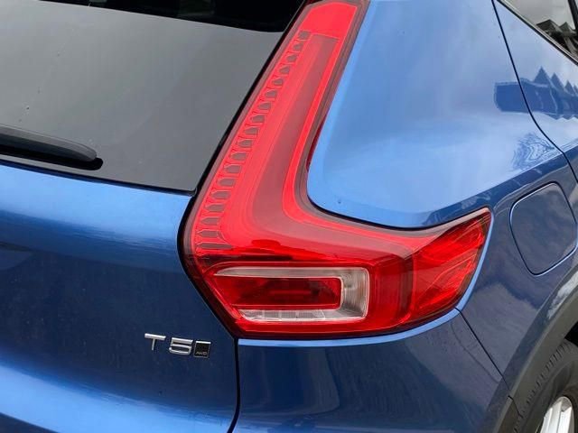 Used 2021 Volvo XC40 T5 R-Design w/ Advanced Package image 11