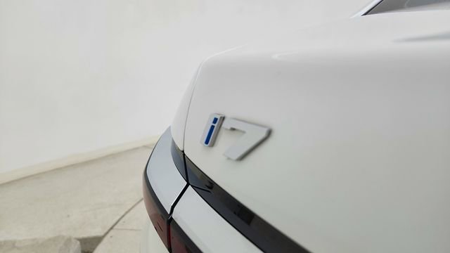 Used 2023 BMW i7 xDrive60 w/ Executive Package 2 image 18