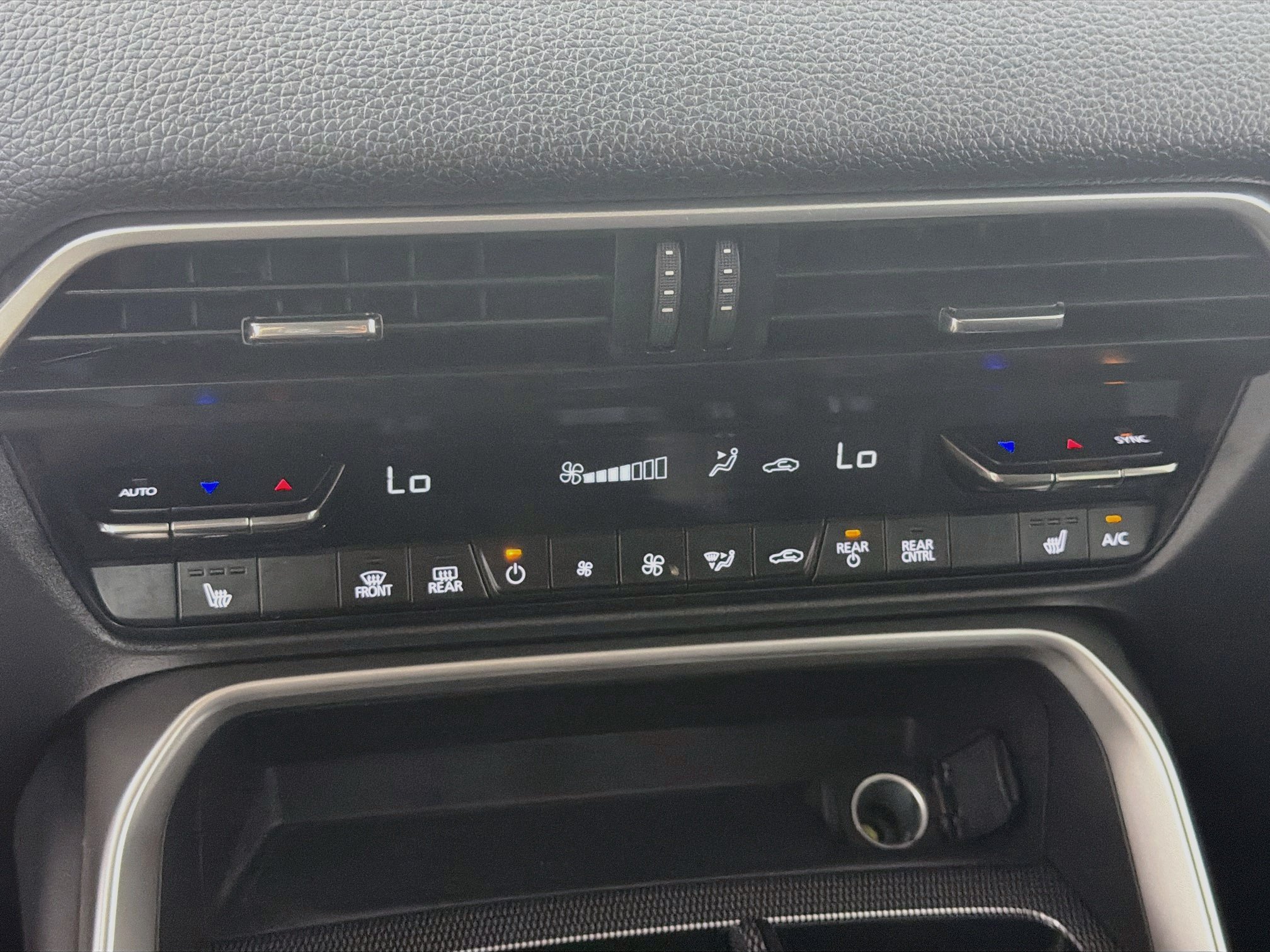 Used 2024 MAZDA CX-90 Plug-In Hybrid w/ Preferred AWD/4WD image 22