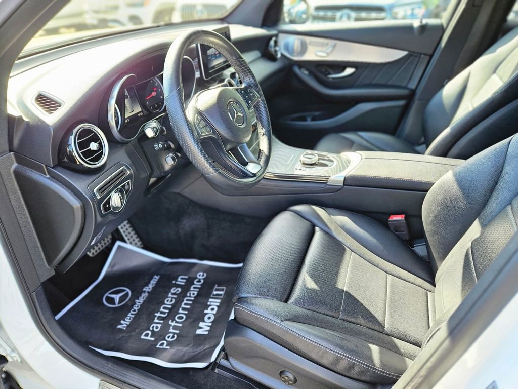 Used 2019 Mercedes-Benz GLC 300 4MATIC image 18