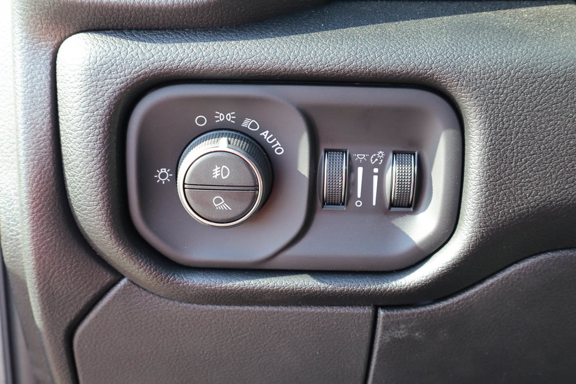 New 2027 RAM 3500 Big Horn AWD/4WD image 11