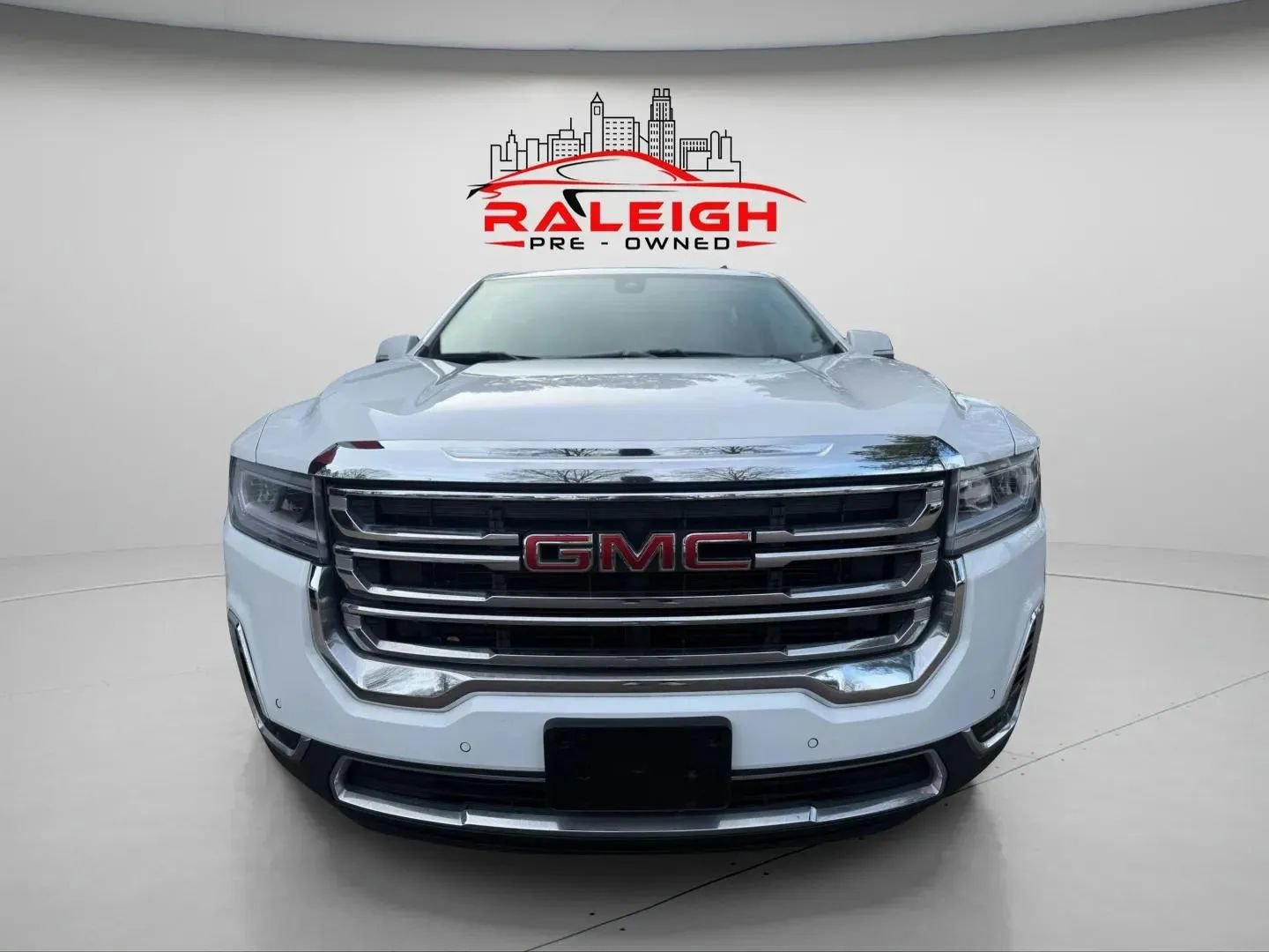 Used 2023 GMC Acadia SLE w/ Driver Convenience Package image 5