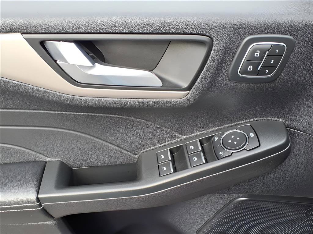 Used 2022 Ford Escape SEL w/ Technology Package image 16