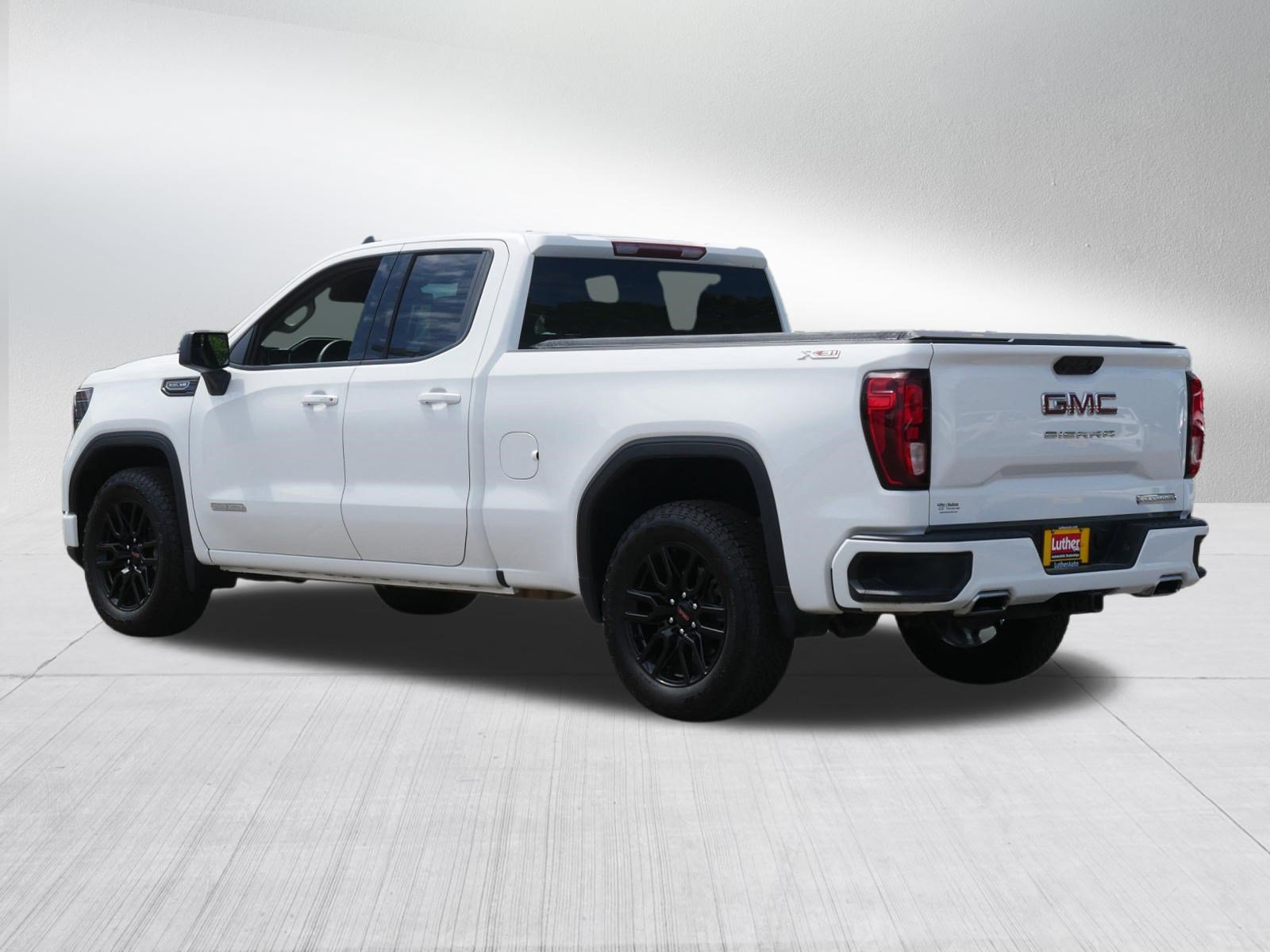 Used 2023 GMC Sierra 1500 Elevation w/ X31 Off-Road Package AWD/4WD image 5