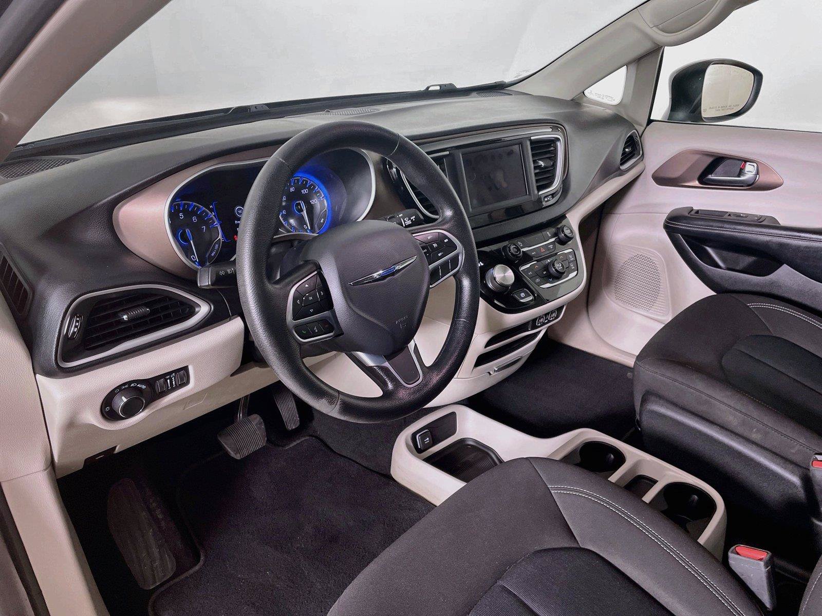 Used 2021 Chrysler Voyager LX FWD image 21