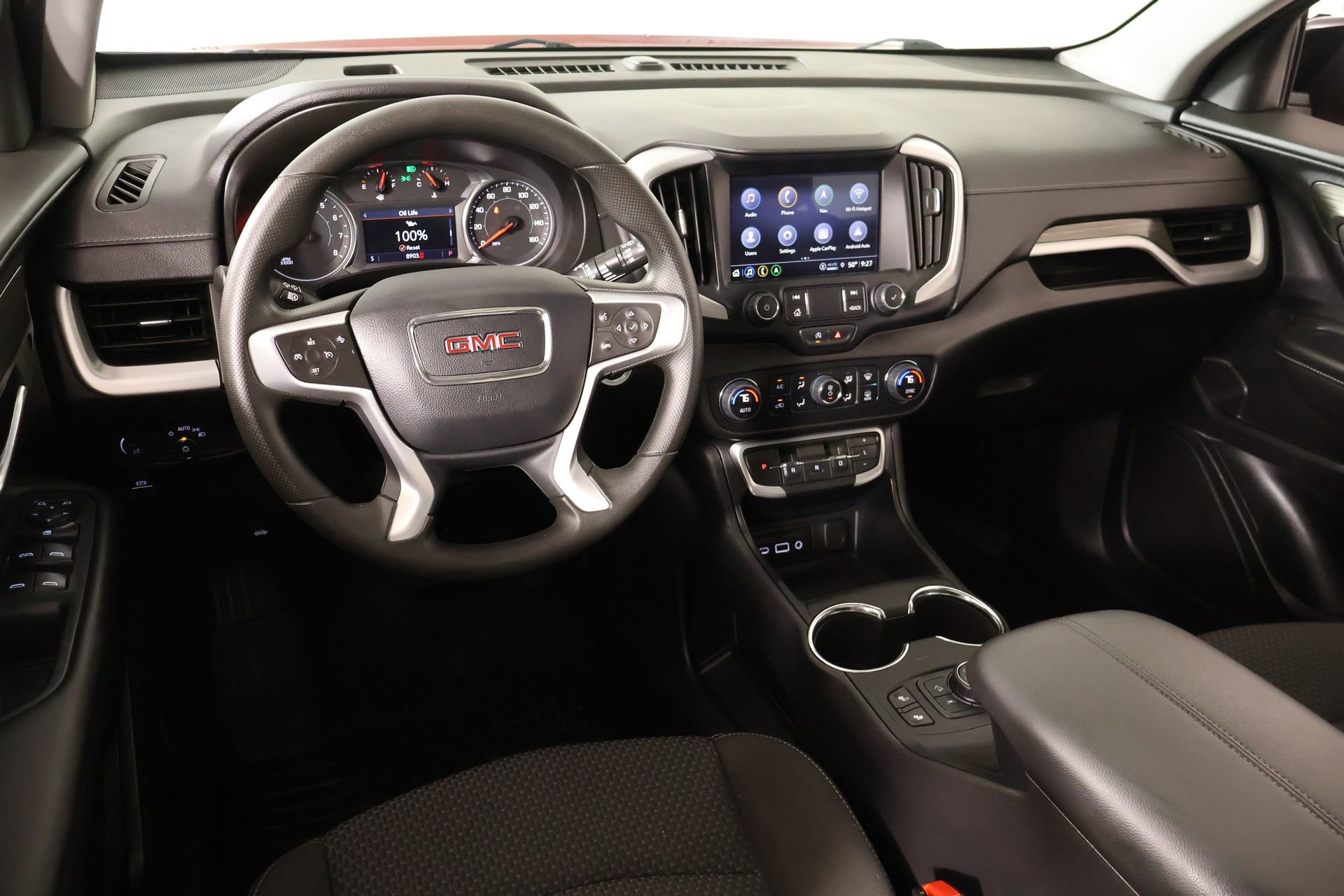Used 2024 GMC Terrain SLE w/ Driver Convenience Package image 2