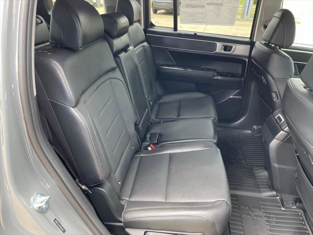 Used 2025 Hyundai Santa Fe Limited image 13