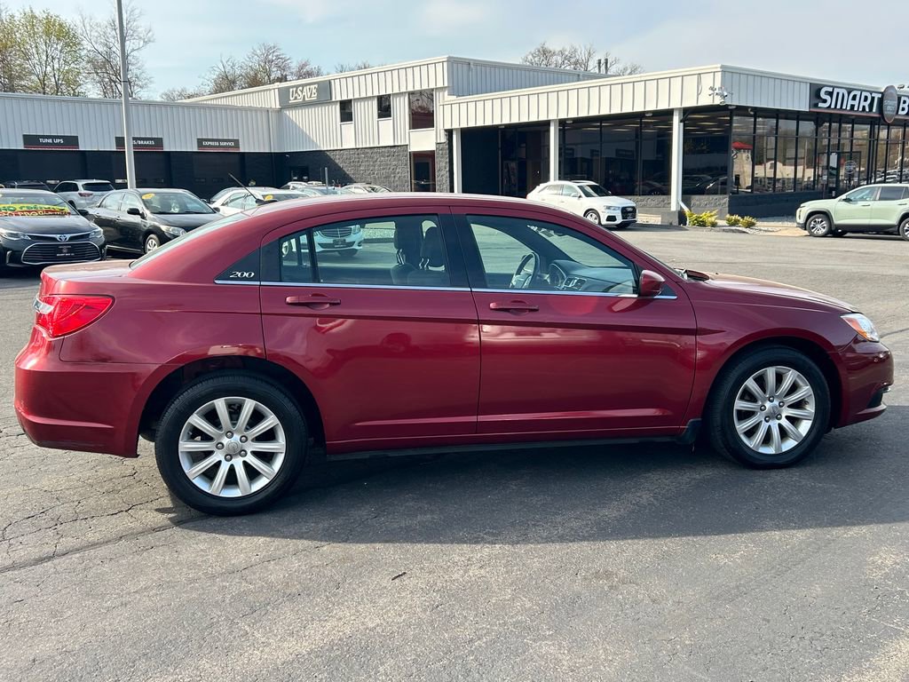 Used 2011 Chrysler 200 Touring FWD image 5