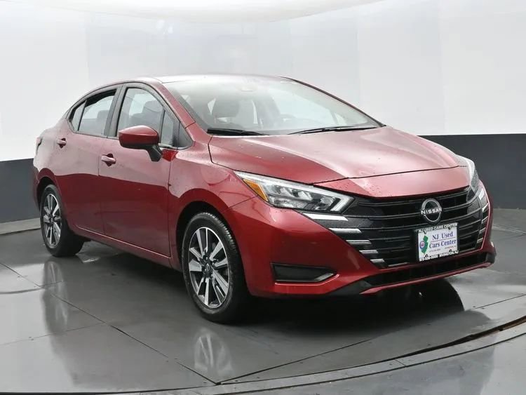 Used 2025 Nissan Versa SV FWD image 2