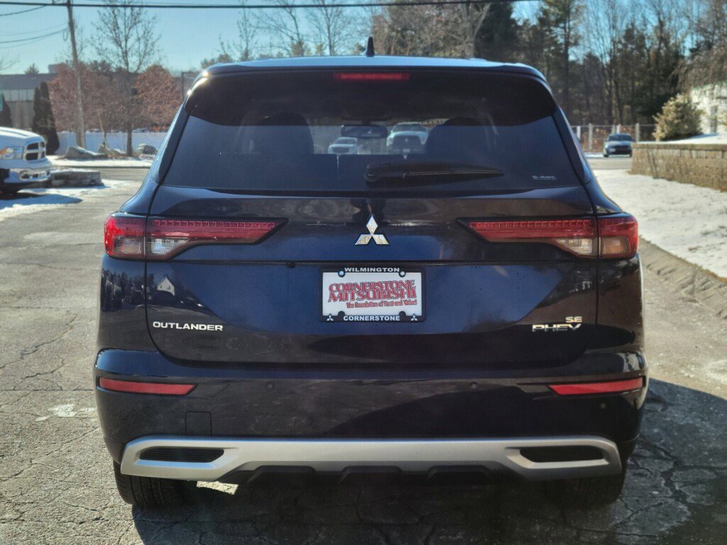 Used 2023 Mitsubishi Outlander SE image 4