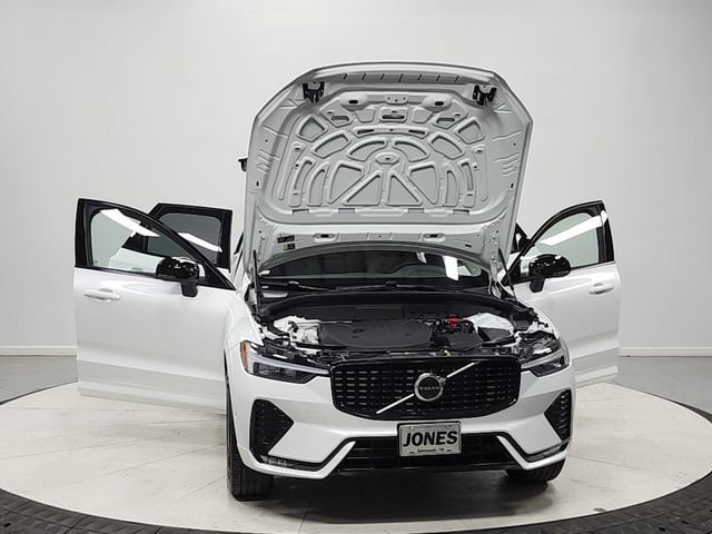 Used 2025 Volvo XC60 B5 Plus AWD/4WD image 10