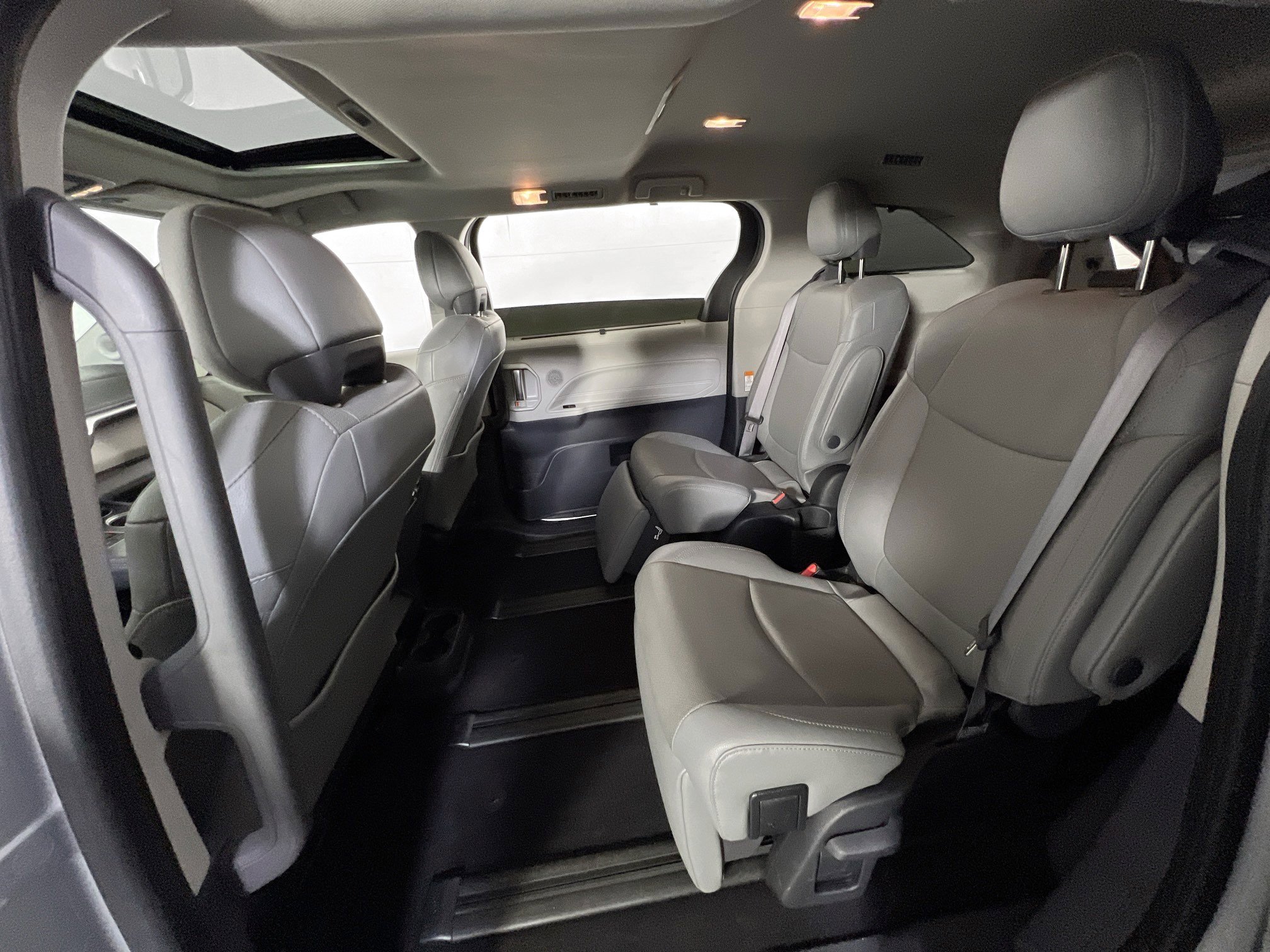 Used 2022 Toyota Sienna Limited AWD/4WD image 25