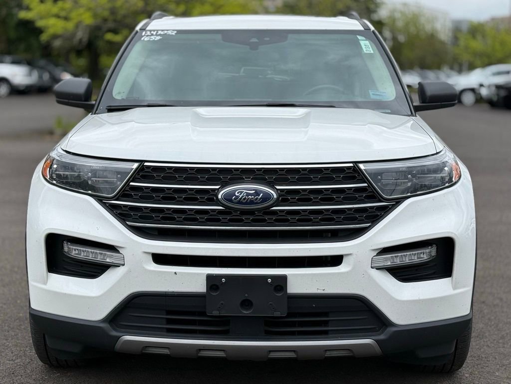 Used 2023 Ford Explorer XLT w/ Equipment Group 202A RWD image 8