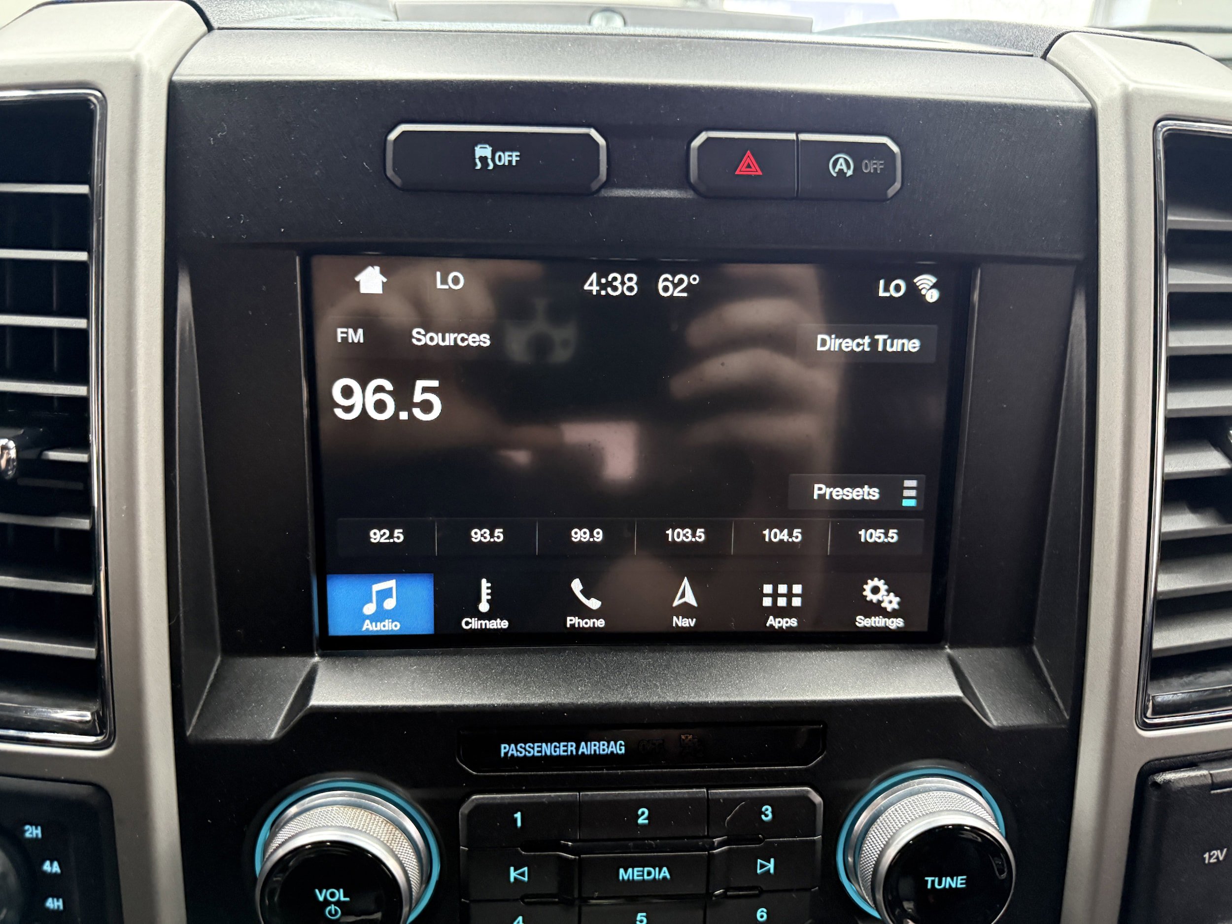 Used 2018 Ford F150 Lariat w/ Equipment Group 502A Luxury AWD/4WD image 14