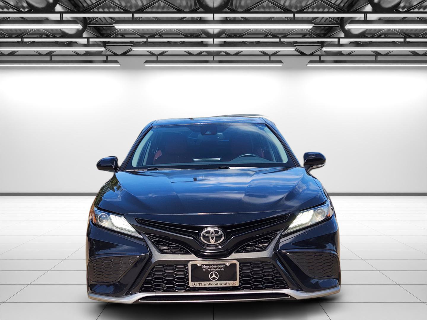 Used 2021 Toyota Camry XSE FWD image 4