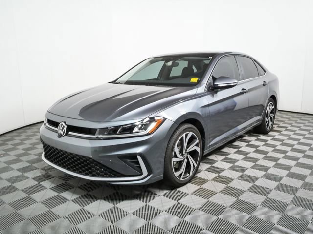 Used 2025 Volkswagen Jetta SEL FWD image 2