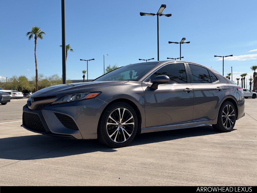 Used 2018 Toyota Camry SE FWD image 2