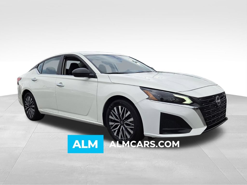 Used 2025 Nissan Altima 2.5 SV FWD image 1