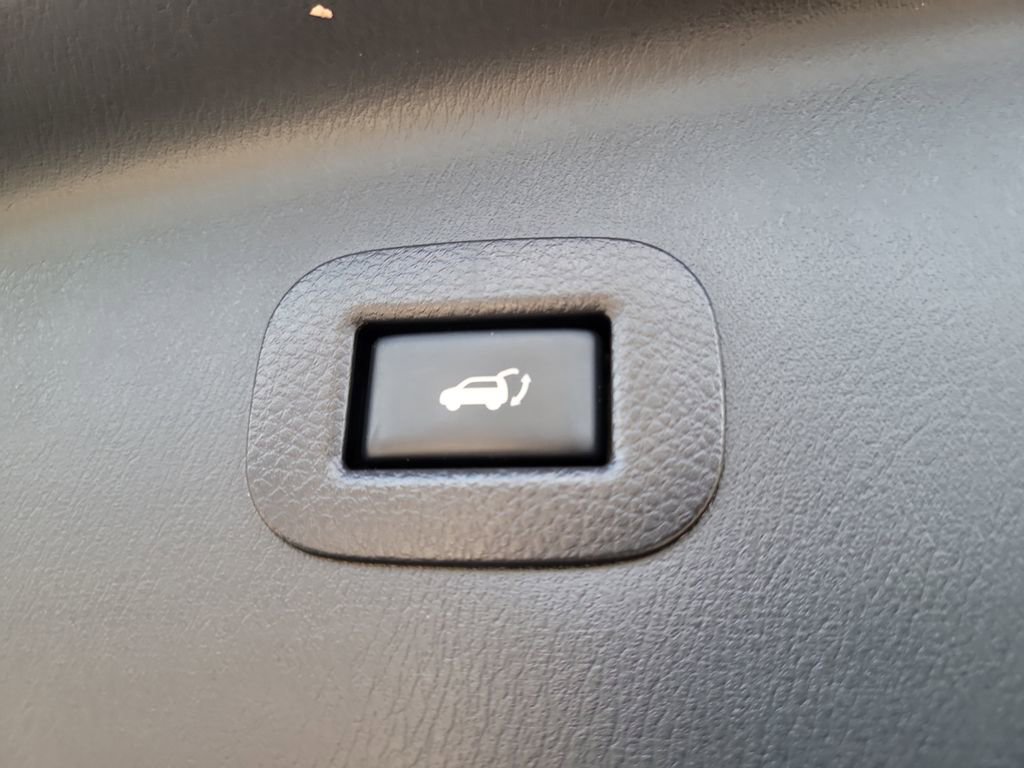 Used 2018 Nissan Armada SL w/ Premium Package image 8