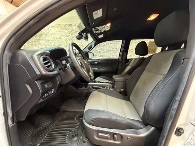 Used 2022 Toyota Tacoma TRD Off-Road AWD/4WD image 18