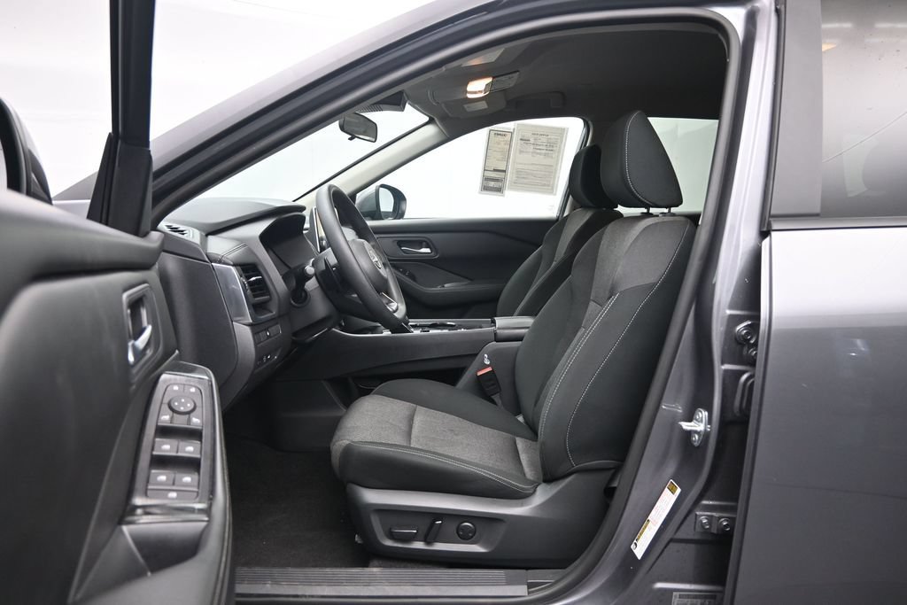 Used 2024 Nissan Rogue SV FWD image 23