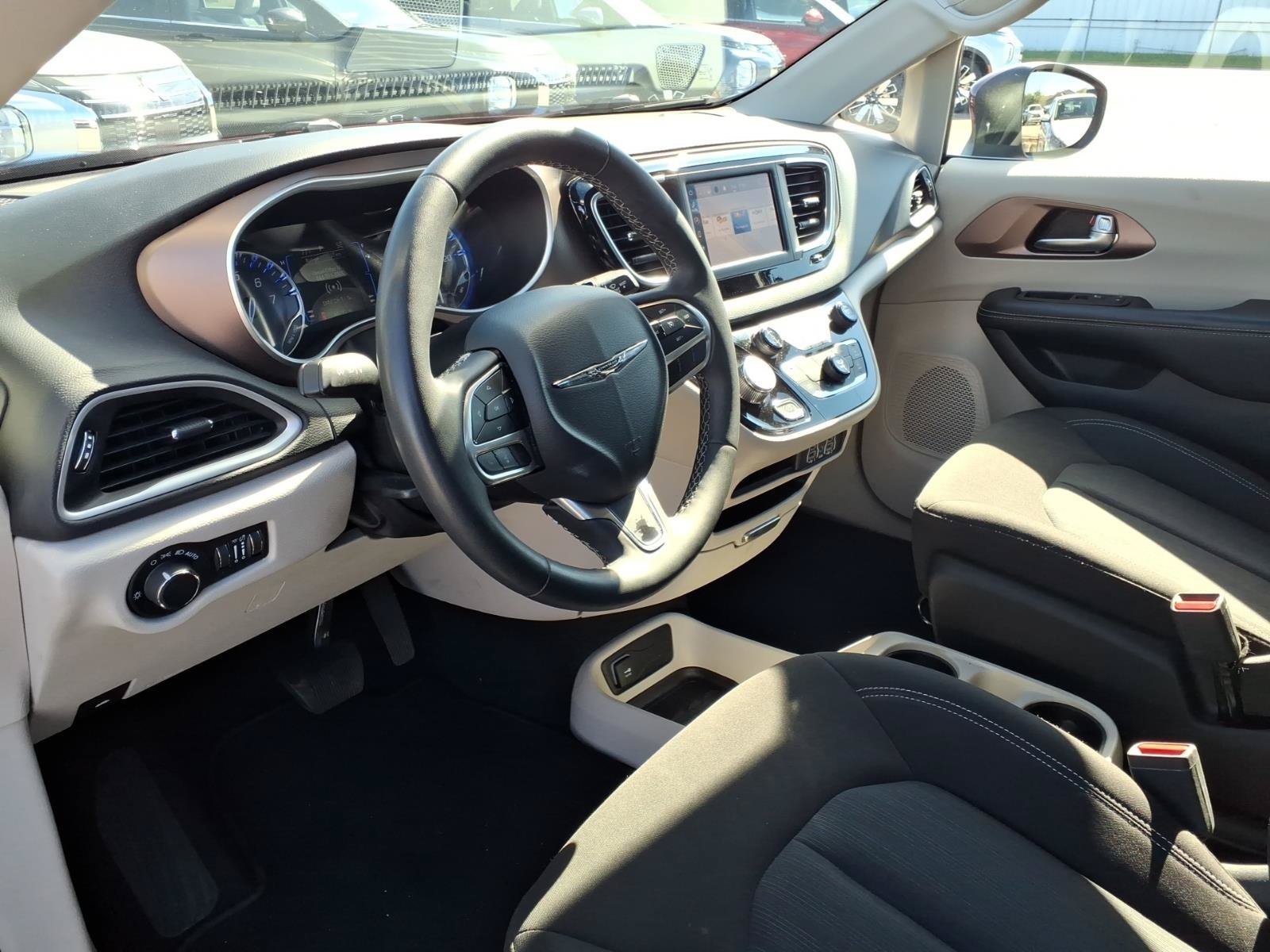 Used 2023 Chrysler Voyager LX FWD image 15