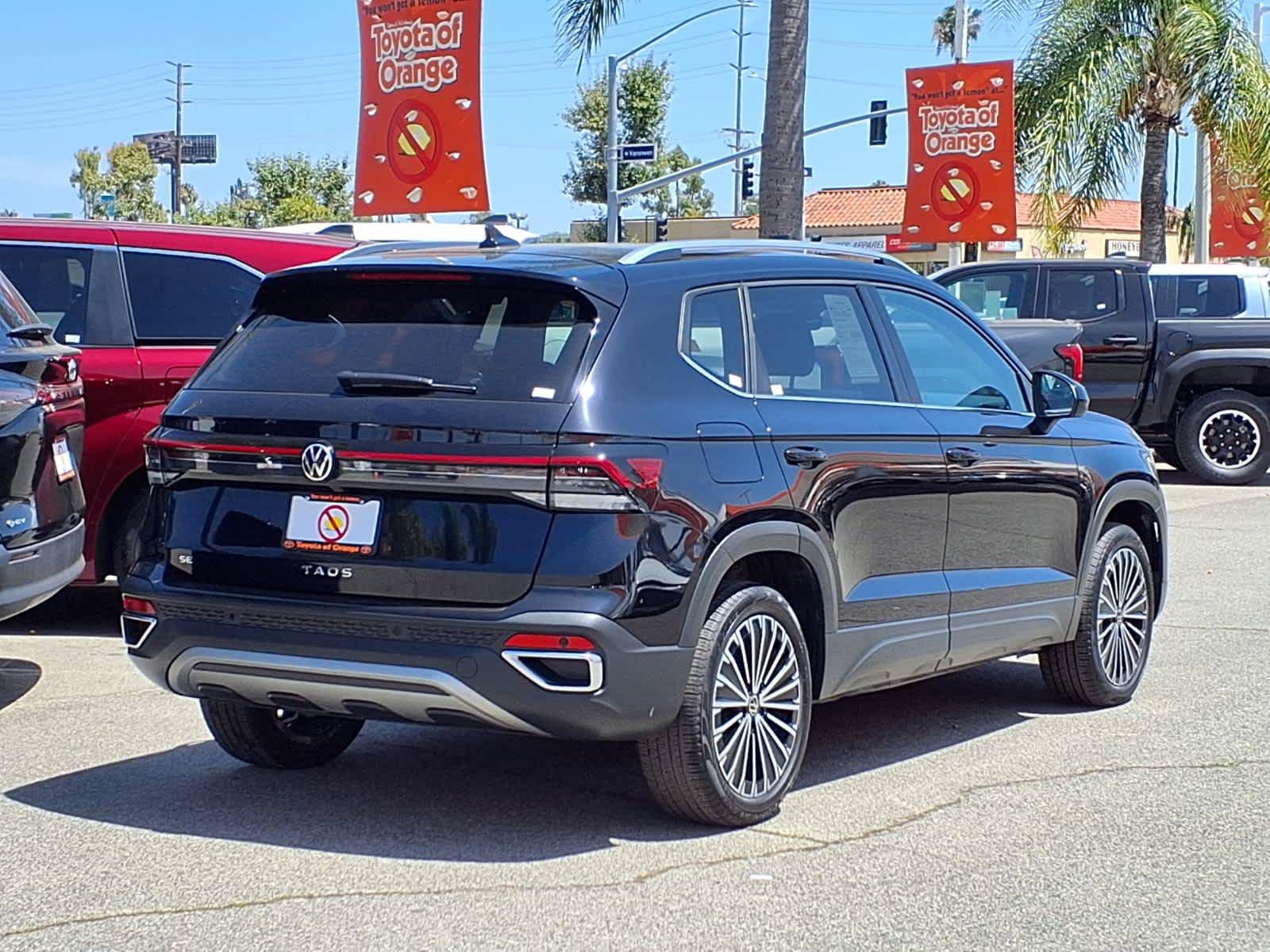 Used 2025 Volkswagen Taos SE FWD image 4