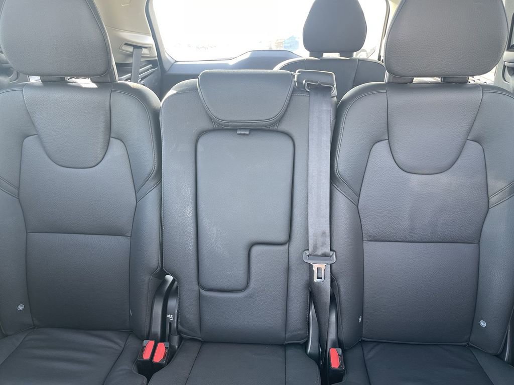 Used 2025 Volvo XC90 B6 Plus image 36