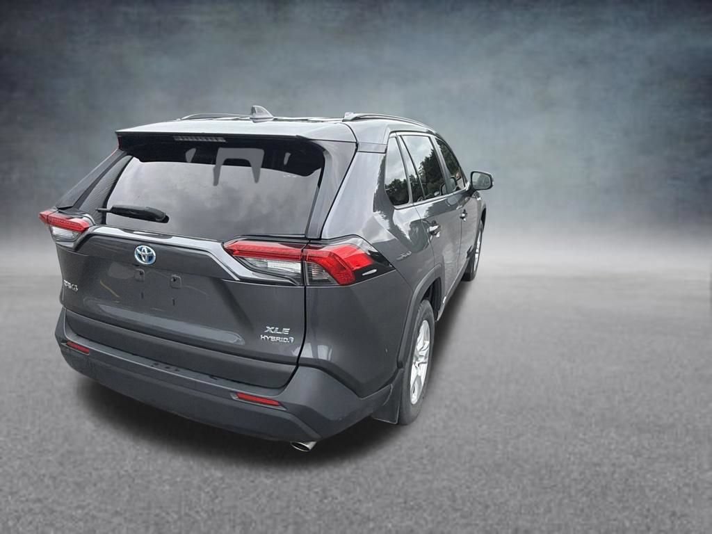 Used 2021 Toyota RAV4 XLE w/ XLE Grade Weather Package AWD/4WD image 5
