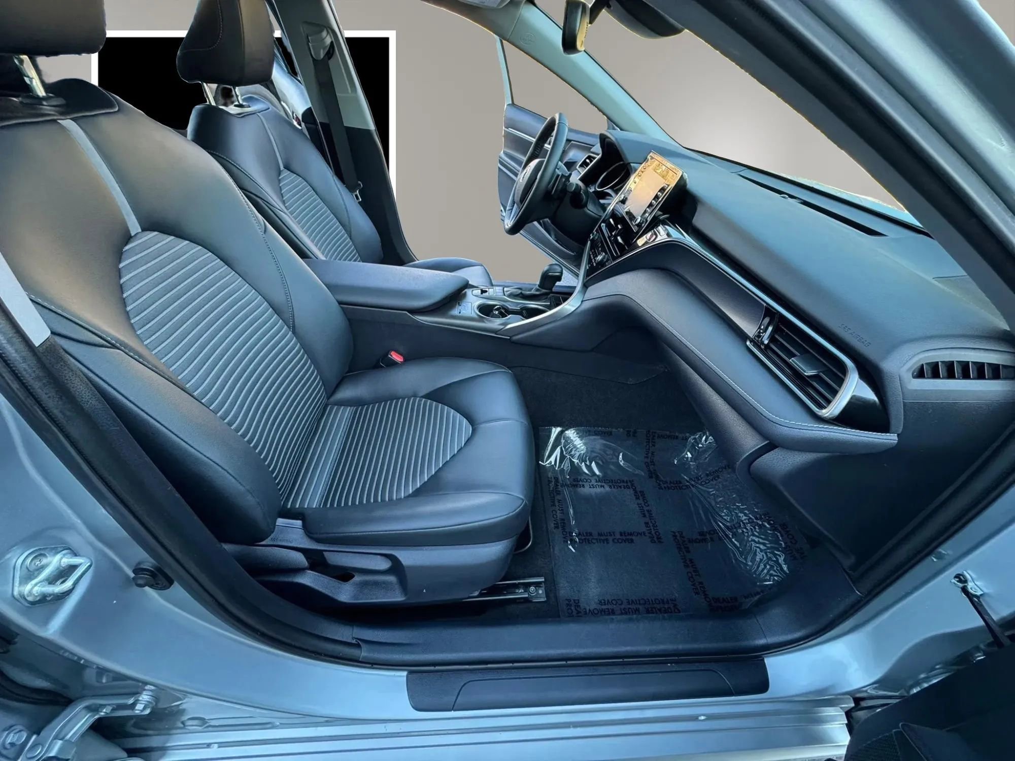 Used 2023 Toyota Camry SE w/ Cold Weather Package image 16