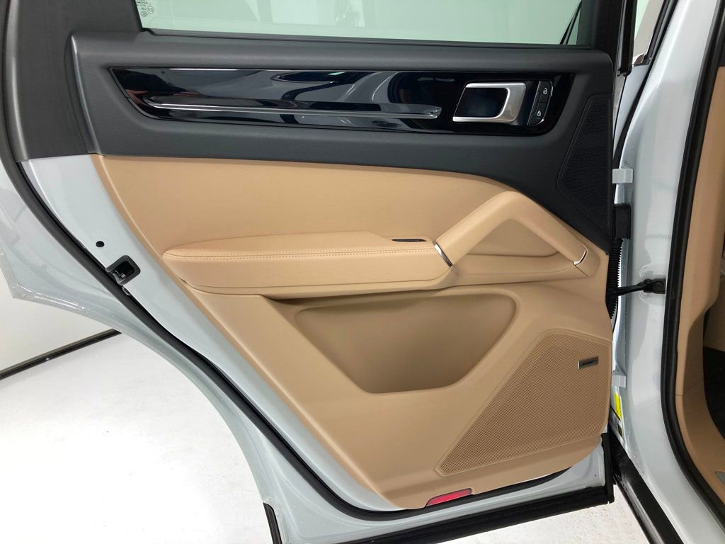 Certified 2023 Porsche Cayenne image 16