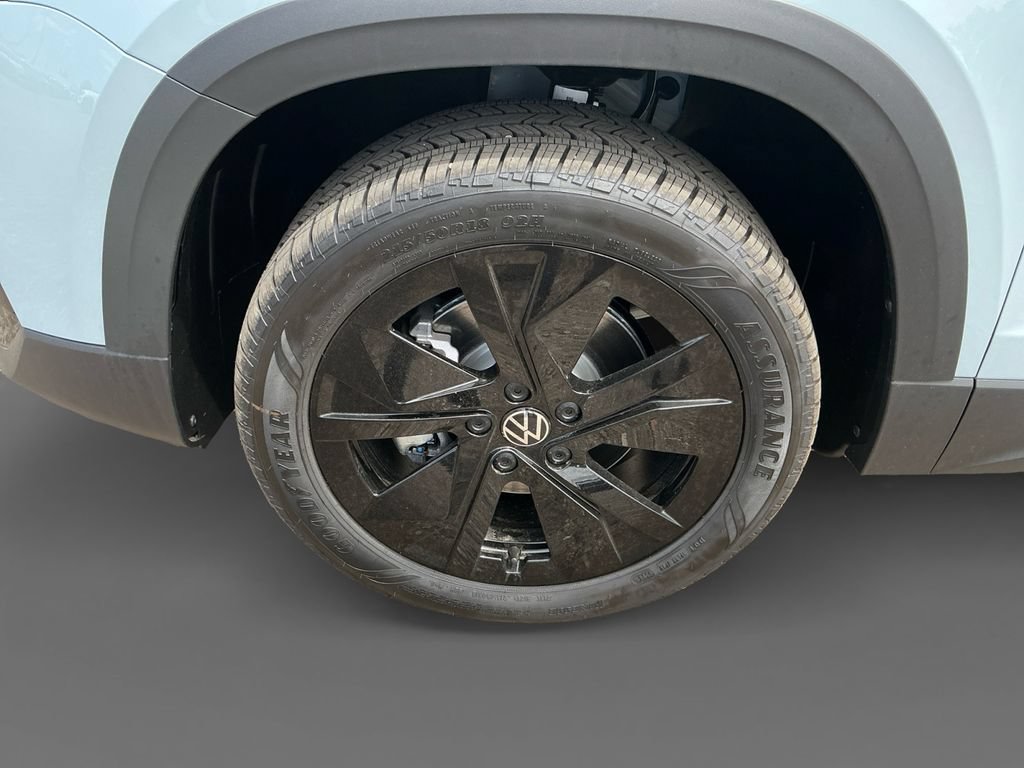New 2026 Volkswagen Taos SE FWD image 14