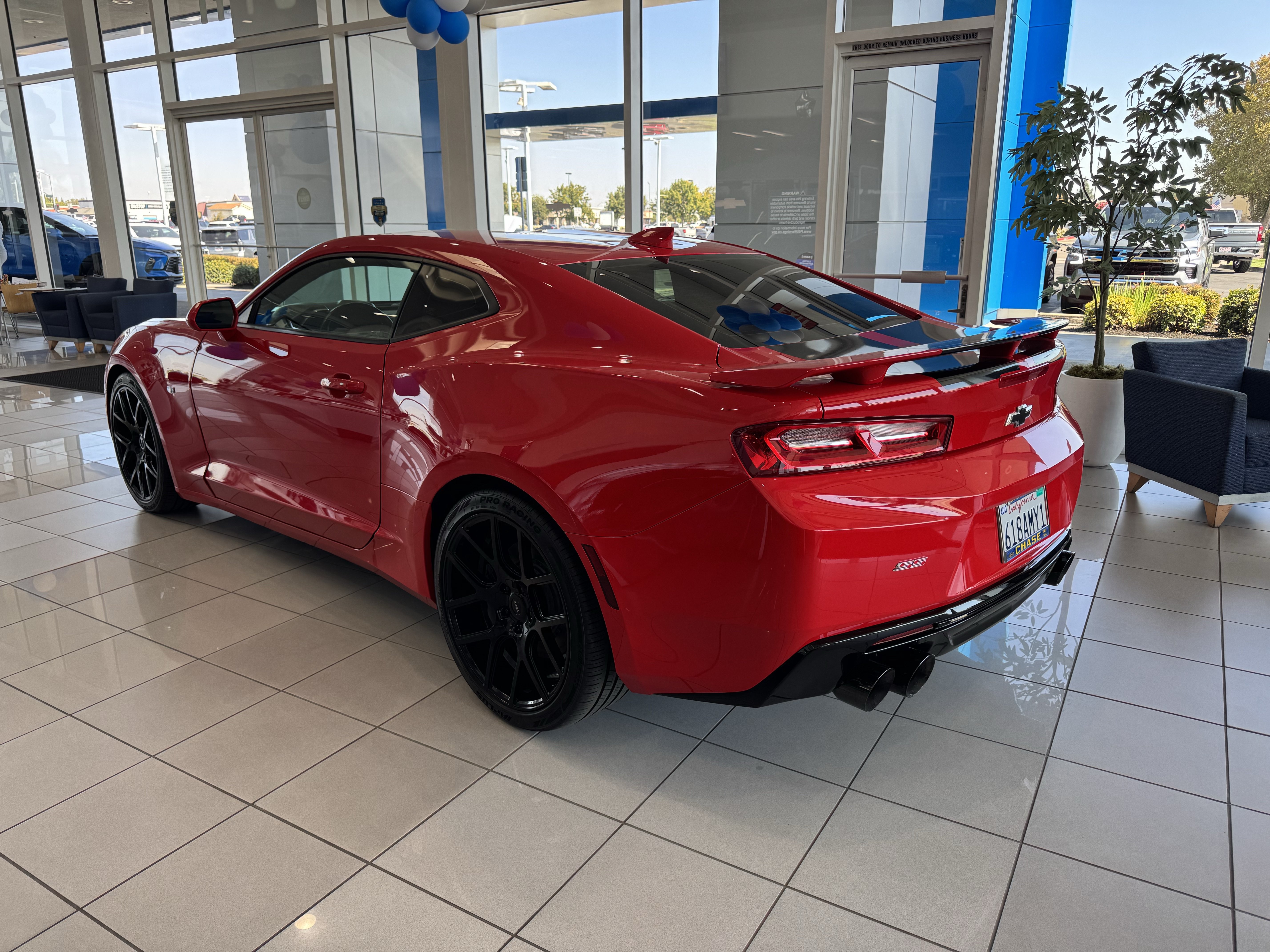 Used 2018 Chevrolet Camaro SS RWD image 5