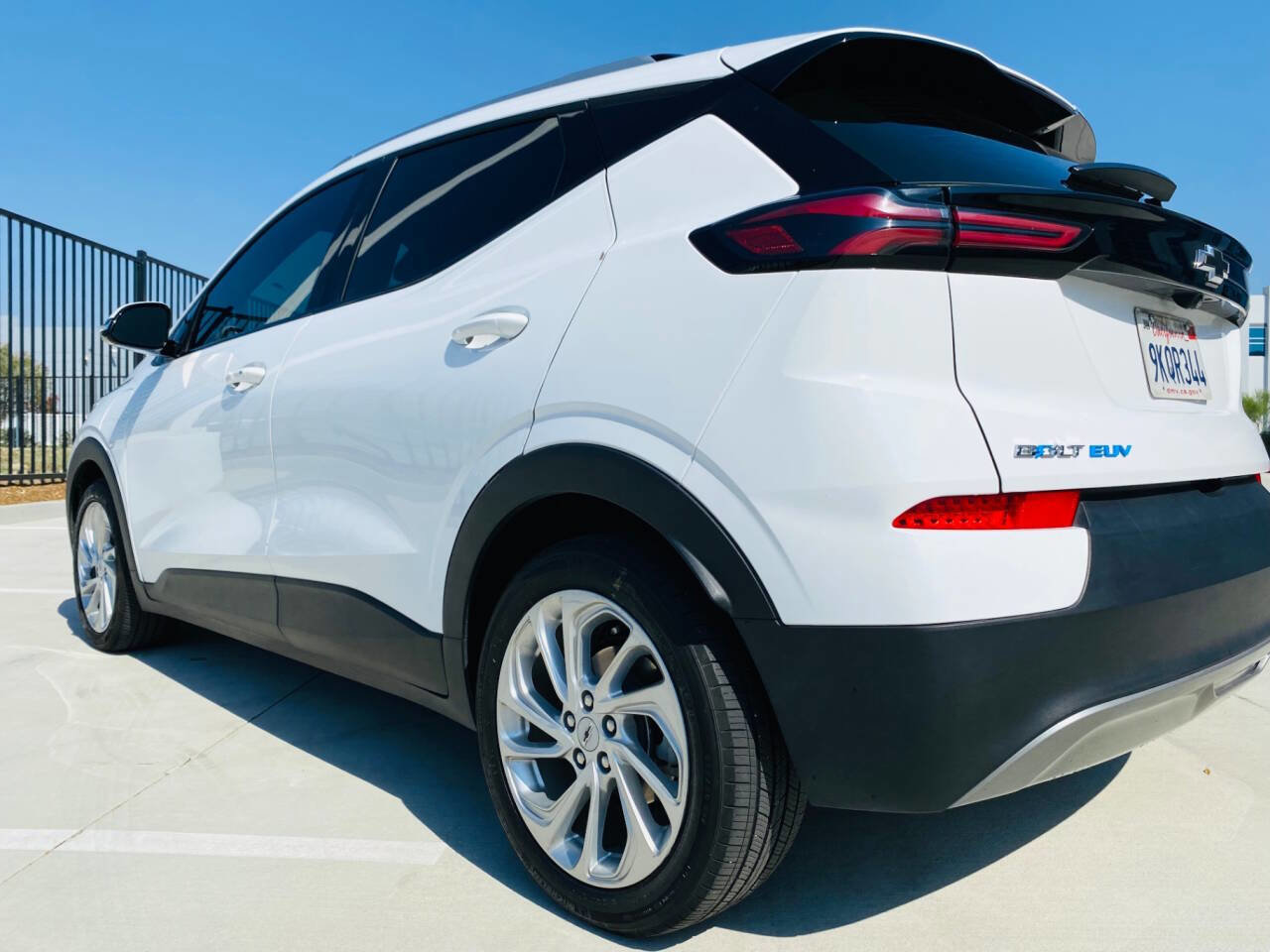 Used 2023 Chevrolet Bolt EUV LT image 9