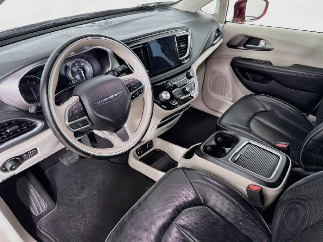 Used 2019 Chrysler Pacifica Limited w/ Advanced Safetytec Group FWD image 14